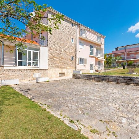 Awesome Apartment In Sveti Filip I Jakov W/ 1 Bedrooms Екстериор снимка