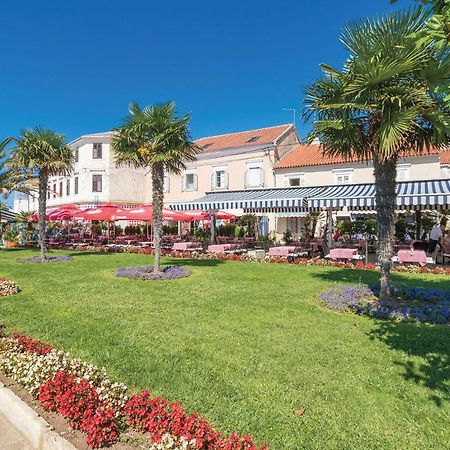 Awesome Apartment In Sveti Filip I Jakov W/ 1 Bedrooms Екстериор снимка