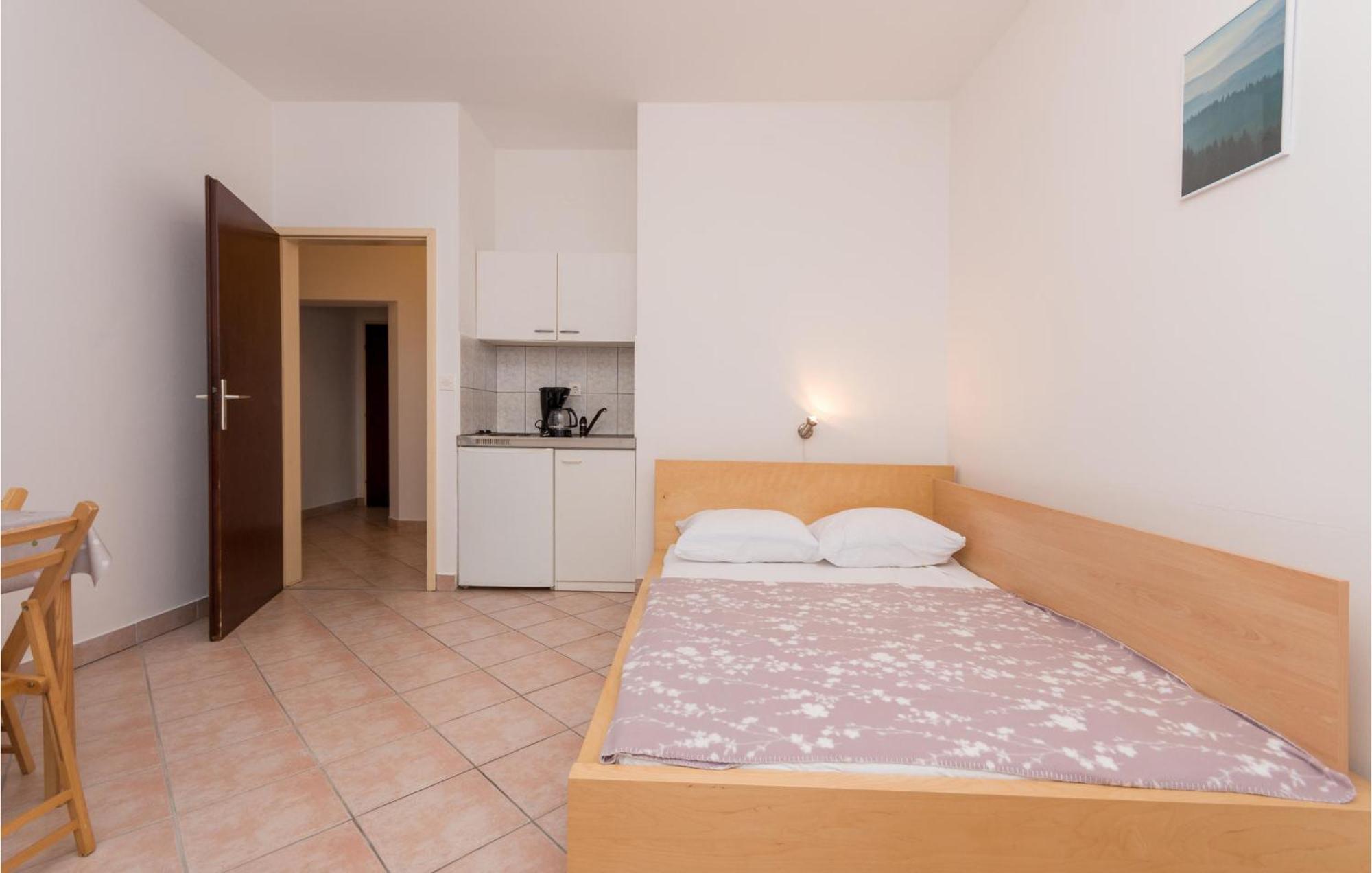 Awesome Apartment In Sveti Filip I Jakov W/ 1 Bedrooms Екстериор снимка