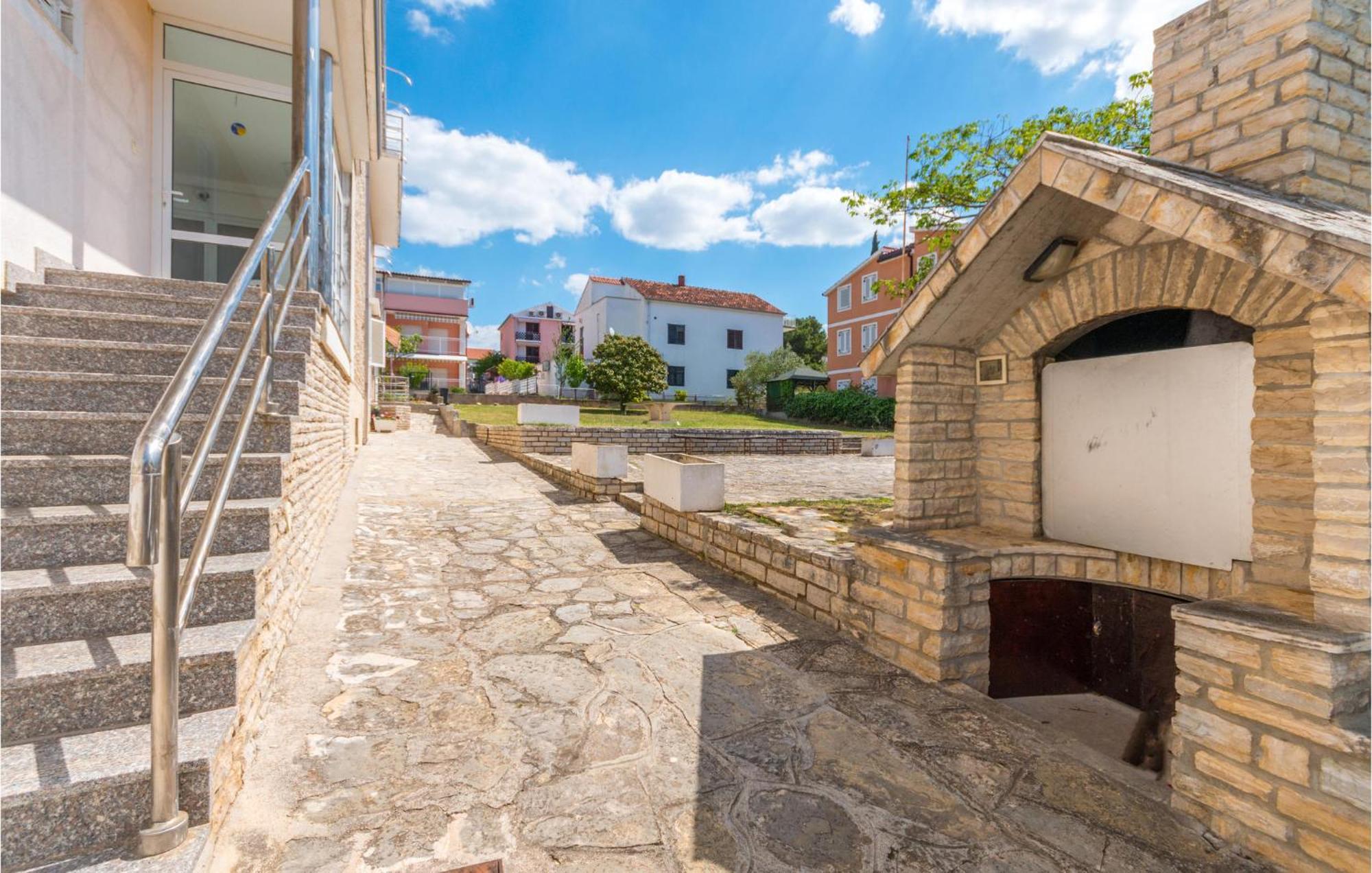 Awesome Apartment In Sveti Filip I Jakov W/ 1 Bedrooms Екстериор снимка