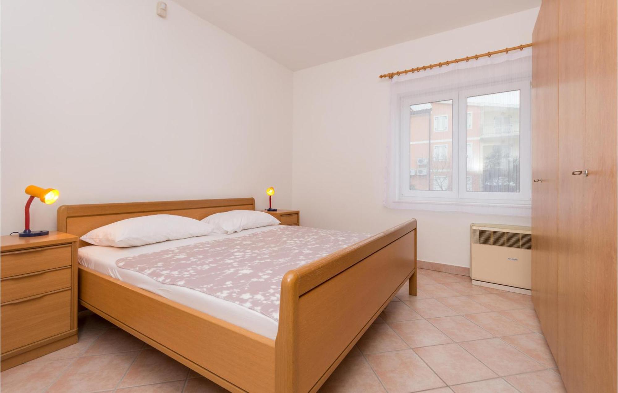Awesome Apartment In Sveti Filip I Jakov W/ 1 Bedrooms Екстериор снимка