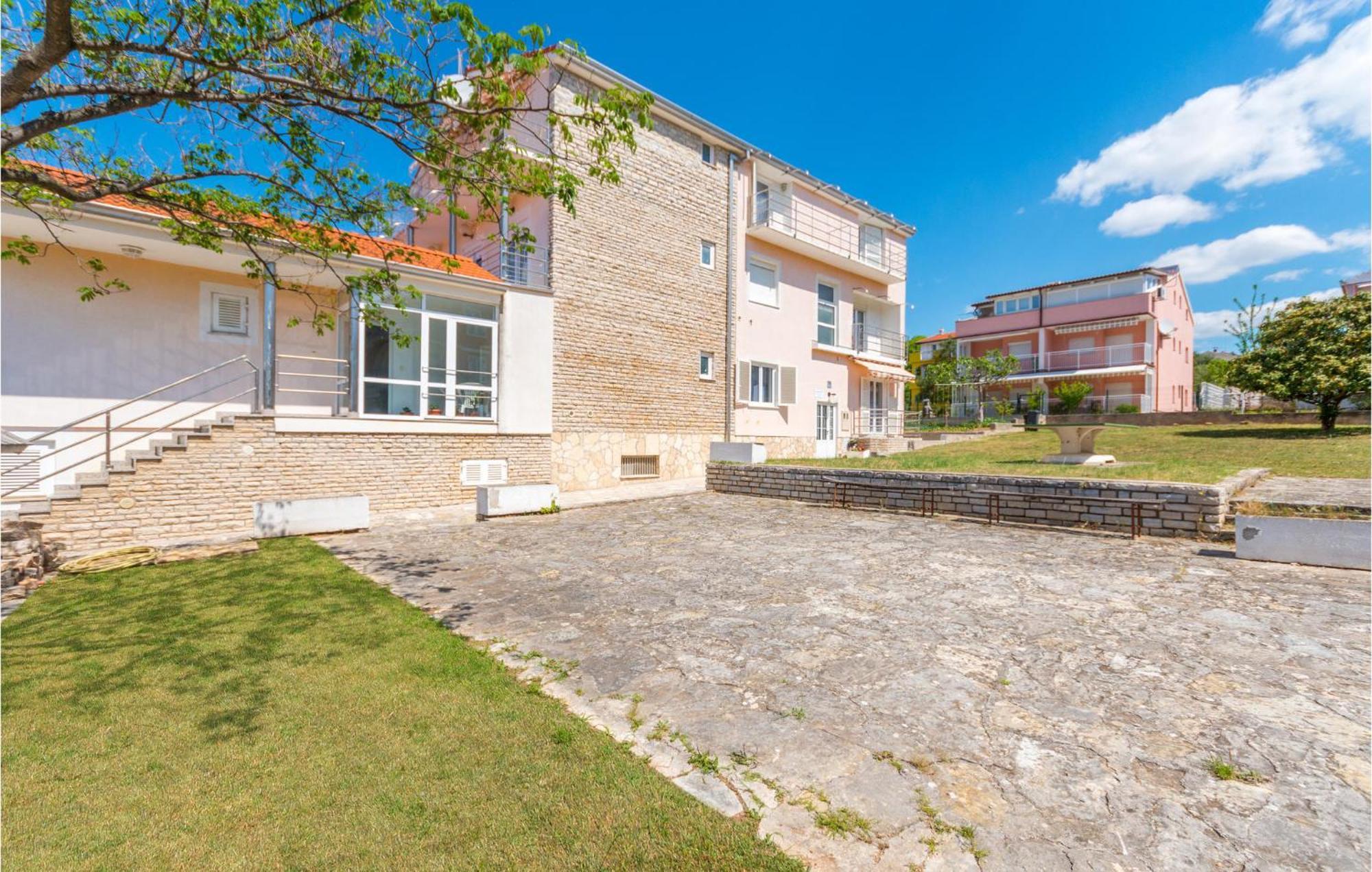 Awesome Apartment In Sveti Filip I Jakov W/ 1 Bedrooms Екстериор снимка
